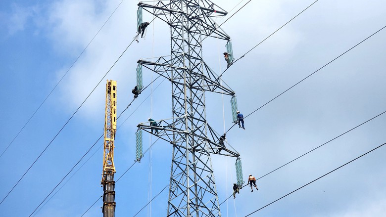 Th&aacute;o dỡ trụ điện cao thế, b&agrave;n giao mặt bằng tuyến tr&aacute;nh 1.800 tỷ đồng- Ảnh 7.