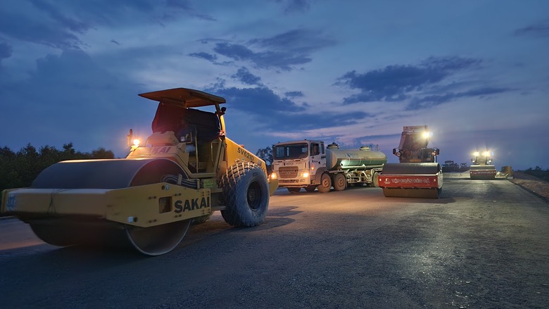 C&ocirc;ng trường cao tốc Quảng Ng&atilde;i - Ho&agrave;i Nhơn rộn r&agrave;ng xuy&ecirc;n đ&ecirc;m, quyết c&aacute;n đ&iacute;ch năm 2025- Ảnh 13.