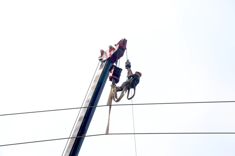 Th&aacute;o dỡ trụ điện cao thế, b&agrave;n giao mặt bằng tuyến tr&aacute;nh 1.800 tỷ đồng- Ảnh 4.