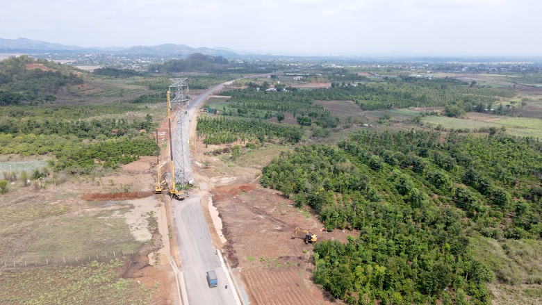 Th&aacute;o dỡ trụ điện cao thế, b&agrave;n giao mặt bằng tuyến tr&aacute;nh 1.800 tỷ đồng- Ảnh 11.