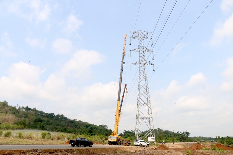 Th&aacute;o dỡ trụ điện cao thế, b&agrave;n giao mặt bằng tuyến tr&aacute;nh 1.800 tỷ đồng- Ảnh 1.