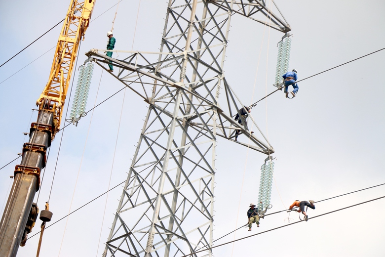 Th&aacute;o dỡ trụ điện cao thế, b&agrave;n giao mặt bằng tuyến tr&aacute;nh 1.800 tỷ đồng- Ảnh 3.