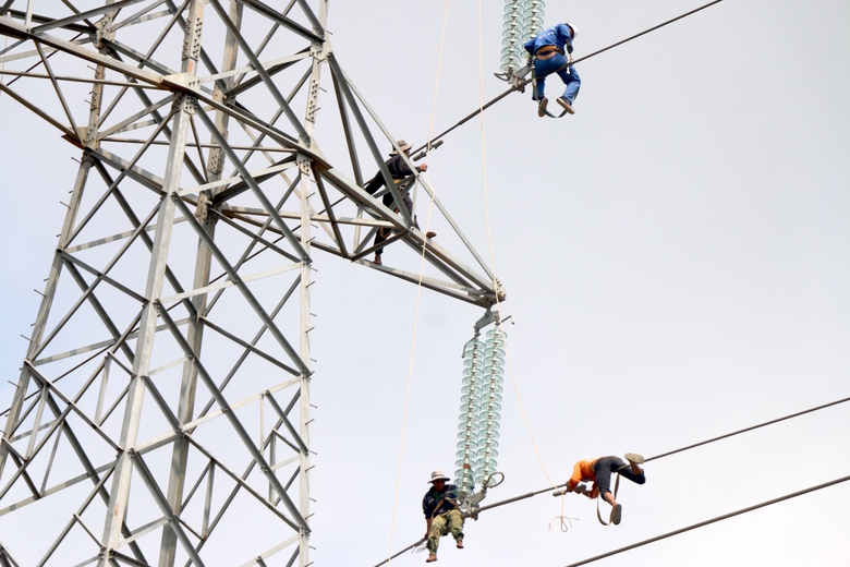 Th&aacute;o dỡ trụ điện cao thế, b&agrave;n giao mặt bằng tuyến tr&aacute;nh 1.800 tỷ đồng- Ảnh 5.