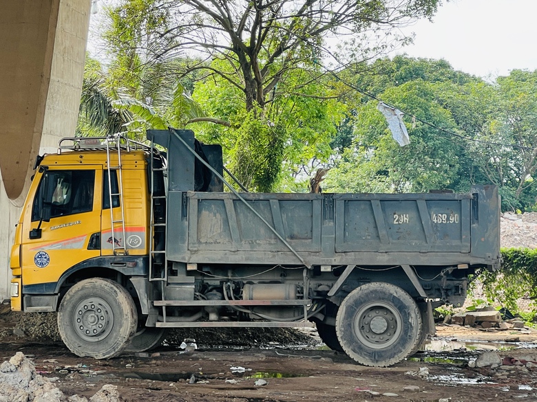 Hà Nội: Sẽ xử lý dứt điểm tình trạng san lấp, lấn chiếm bãi bồi ven sông Hồng- Ảnh 9. Hà Nội: Sẽ xử lý dứt điểm tình trạng san lấp, lấn chiếm bãi bồi ven sông Hồng- Ảnh 9.