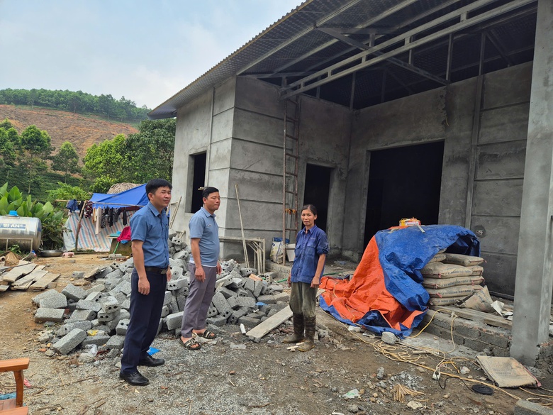 Thanh Sơn: Xóa nhà tạm, dột nát để không ai bị bỏ lại phía sau- Ảnh 2. Thanh Sơn: Xóa nhà tạm, dột nát để không ai bị bỏ lại phía sau- Ảnh 2.