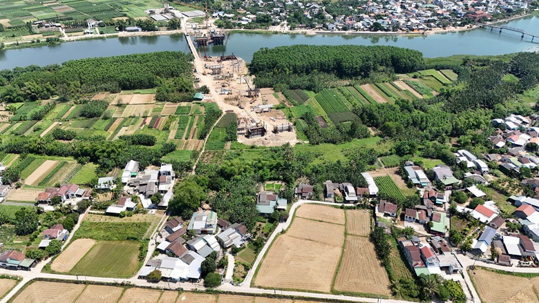 Dự án đường 3.500 tỷ ở Quảng Ngãi gặp khó vì vướng mặt bằng- Ảnh 1. Dự án đường 3.500 tỷ ở Quảng Ngãi gặp khó vì vướng mặt bằng- Ảnh 1.