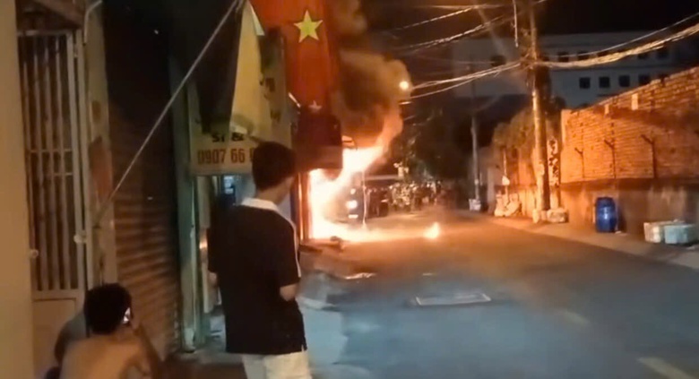 Ch&aacute;y cửa h&agrave;ng điện lạnh ở TP.HCM, một người tử vong- Ảnh 1.