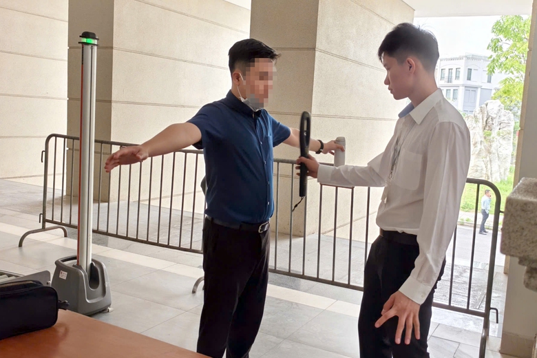 Cựu Thứ trưởng Nguyễn Linh Ngọc hầu tòa vụ đất hiếm ở Yên Bái- Ảnh 6. Cựu Thứ trưởng Nguyễn Linh Ngọc hầu tòa vụ đất hiếm ở Yên Bái- Ảnh 6.