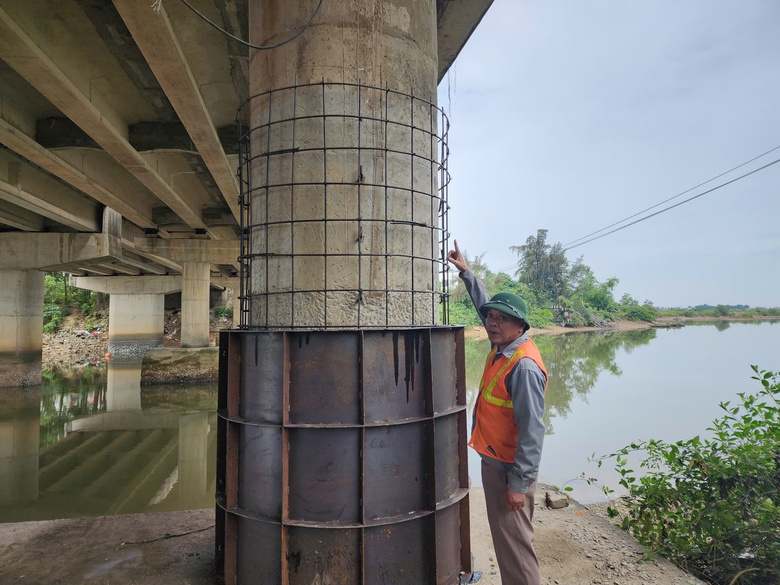 Nhiều mũi thi c&ocirc;ng sửa chữa cầu R&aacute;c, đảm bảo an to&agrave;n quốc lộ 1A qua H&agrave; Tĩnh- Ảnh 3.
