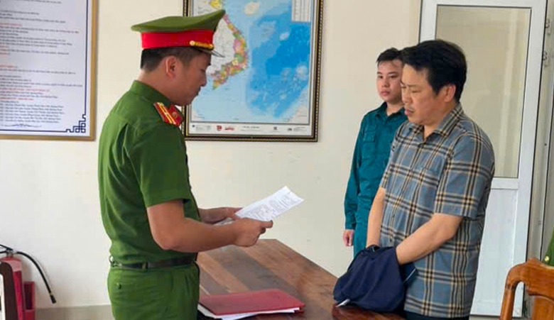 Bắt giữ gi&aacute;m đốc lừa gi&uacute;p c&ocirc;ng ty tr&uacute;ng hai g&oacute;i thầu để chiếm đoạt 2 tỷ đồng- Ảnh 1.