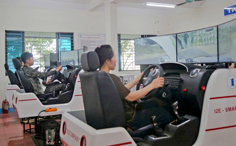 Cảnh sát giao thông tổ chức sát hạch lái xe thế nào?- Ảnh 2. Cảnh sát giao thông tổ chức sát hạch lái xe thế nào?- Ảnh 2.