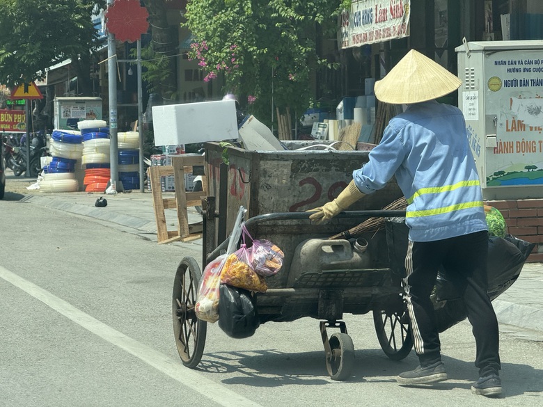 Sau đối thoại về xử l&yacute; &ocirc; nhiễm, r&aacute;c thải ở TP Thanh H&oacute;a được thu gom trở lại- Ảnh 4.