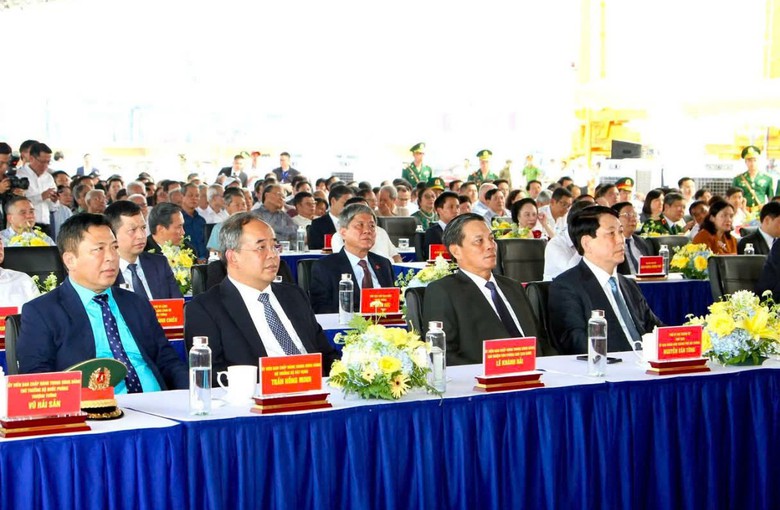 Chủ tịch nước dự kh&aacute;nh th&agrave;nh bến cảng container quốc tế số 3 v&agrave; 4 Lạch Huyện- Ảnh 1.