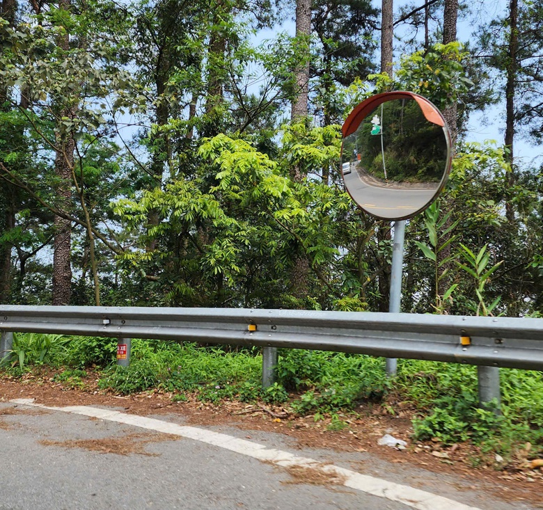 Vĩnh Phúc: Đồng loạt nhiều giải pháp sau liên tiếp tai nạn trên đường đèo Tam Đảo- Ảnh 2. Vĩnh Phúc: Đồng loạt nhiều giải pháp sau liên tiếp tai nạn trên đường đèo Tam Đảo- Ảnh 2.