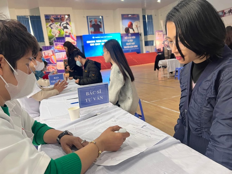 Mỗi năm được kh&aacute;m sức khỏe một lần l&agrave; quyền lợi của người lao động- Ảnh 2.