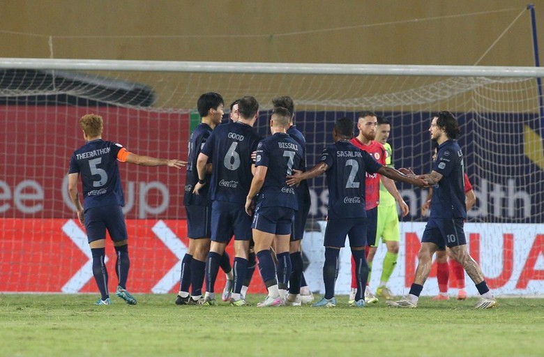 CAHN bị nhà vô địch Thái Lan cầm hòa, sân Hàng Đẫy đóng cửa sớm do xuất hiện vé giả- Ảnh 2. CAHN bị nhà vô địch Thái Lan cầm hòa, sân Hàng Đẫy đóng cửa sớm do xuất hiện vé giả- Ảnh 2.