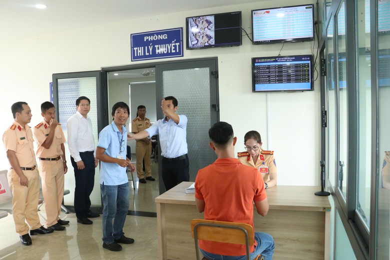 500 học vi&ecirc;n dự kỳ s&aacute;t hạch cấp giấy ph&eacute;p l&aacute;i xe đầu ti&ecirc;n do CSGT TP.HCM tổ chức- Ảnh 10.