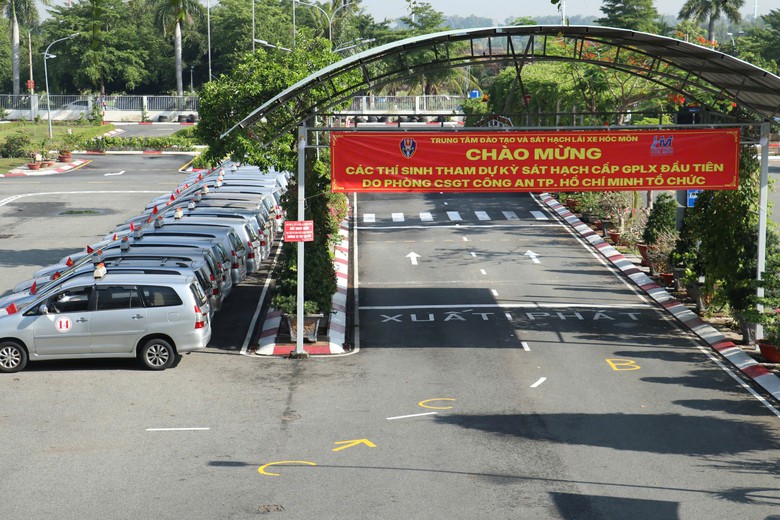 500 học vi&ecirc;n dự kỳ s&aacute;t hạch cấp giấy ph&eacute;p l&aacute;i xe đầu ti&ecirc;n do CSGT TP.HCM tổ chức- Ảnh 4.