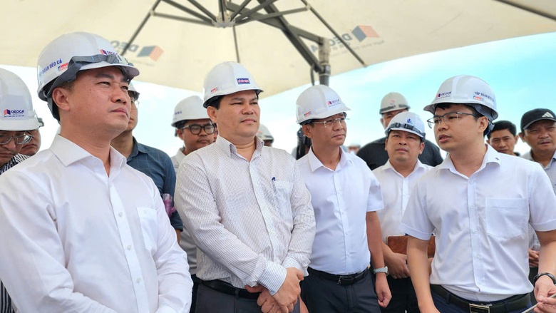 Không để vướng mắc nhỏ ảnh hưởng tiến độ cao tốc Quảng Ngãi - Hoài Nhơn- Ảnh 3. Không để vướng mắc nhỏ ảnh hưởng tiến độ cao tốc Quảng Ngãi - Hoài Nhơn- Ảnh 3.