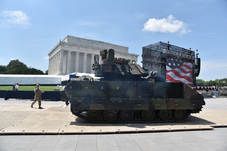 Mỹ huy động 25 xe tăng tham gia duyệt binh- Ảnh 1.