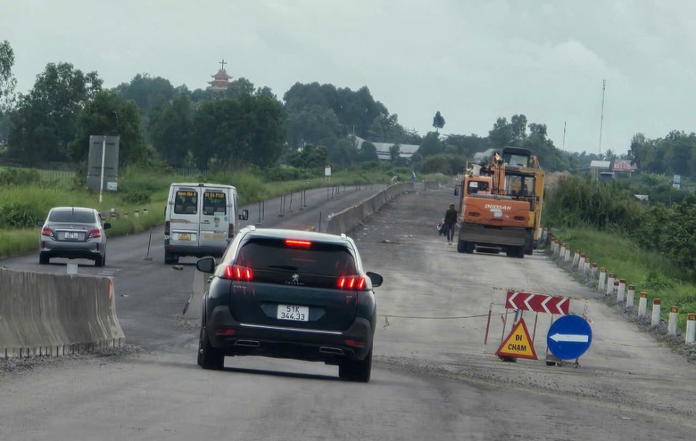 Khắc phục tồn tại trên công trường cao tốc Lộ Tẻ - Rạch Sỏi, đảm bảo an toàn thi công- Ảnh 5. Khắc phục tồn tại trên công trường cao tốc Lộ Tẻ - Rạch Sỏi, đảm bảo an toàn thi công- Ảnh 5.