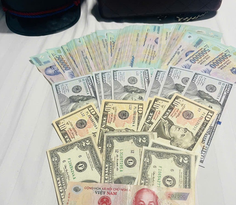 Kh&aacute;ch bất ngờ nhận lại cả trăm triệu đồng bỏ qu&ecirc;n tr&ecirc;n t&agrave;u- Ảnh 2.
