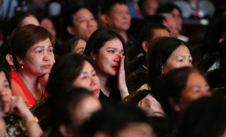 Xúc động chương trình nghệ thuật đặc biệt “Quà tháng 5 dâng Người”- Ảnh 6. Xúc động chương trình nghệ thuật đặc biệt “Quà tháng 5 dâng Người”- Ảnh 6.