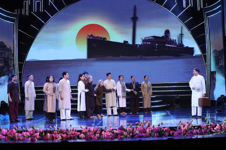 Xúc động chương trình nghệ thuật đặc biệt “Quà tháng 5 dâng Người”- Ảnh 9. Xúc động chương trình nghệ thuật đặc biệt “Quà tháng 5 dâng Người”- Ảnh 9.