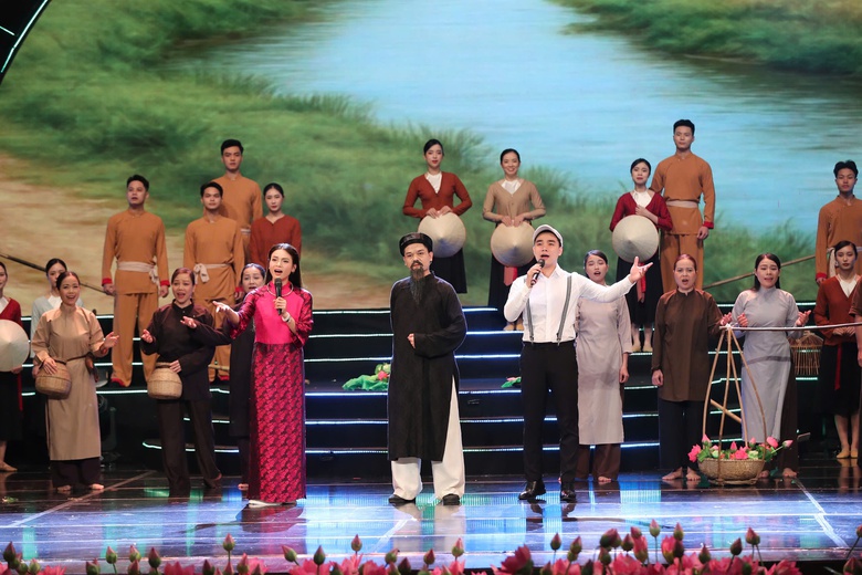 Xúc động chương trình nghệ thuật đặc biệt “Quà tháng 5 dâng Người”- Ảnh 11. Xúc động chương trình nghệ thuật đặc biệt “Quà tháng 5 dâng Người”- Ảnh 11.