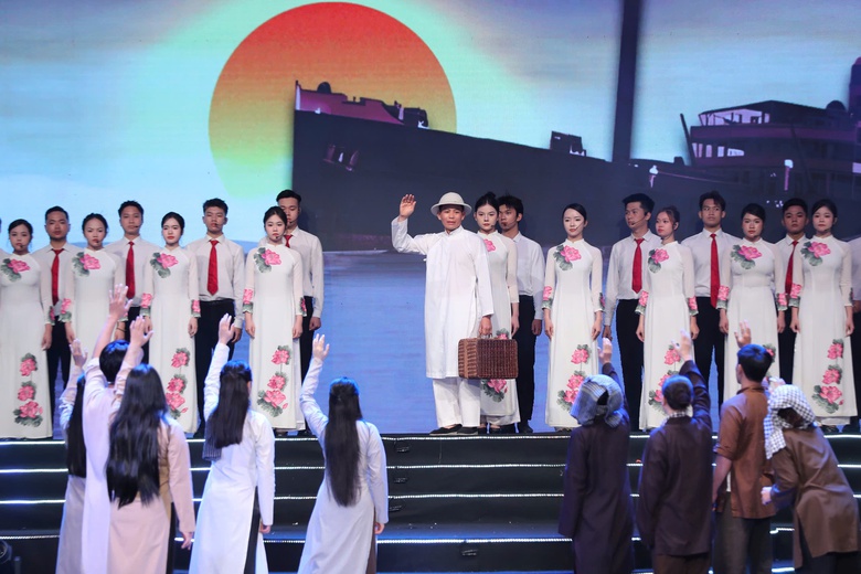 Xúc động chương trình nghệ thuật đặc biệt “Quà tháng 5 dâng Người”- Ảnh 10. Xúc động chương trình nghệ thuật đặc biệt “Quà tháng 5 dâng Người”- Ảnh 10.