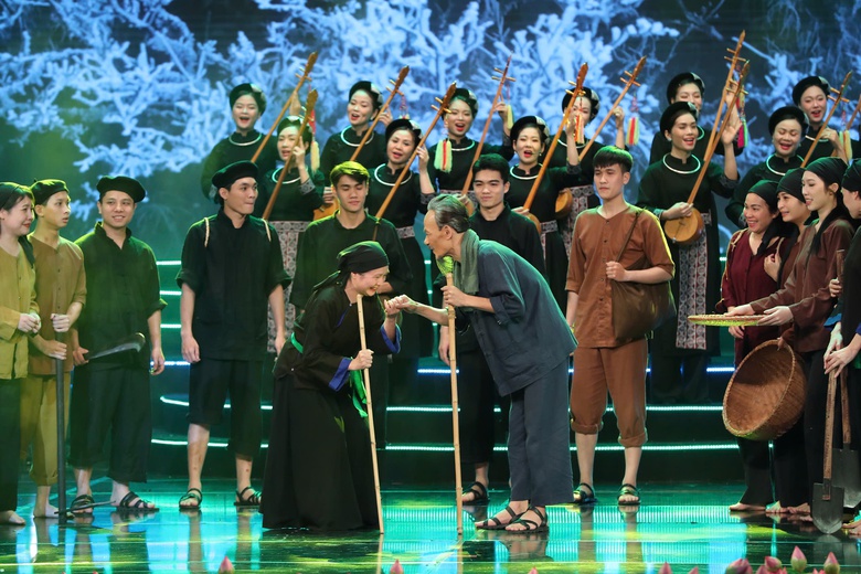 Xúc động chương trình nghệ thuật đặc biệt “Quà tháng 5 dâng Người”- Ảnh 14. Xúc động chương trình nghệ thuật đặc biệt “Quà tháng 5 dâng Người”- Ảnh 14.