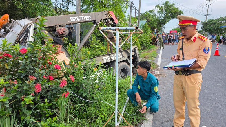 An Giang: Lao v&agrave;o cột điện, t&agrave;i xế xe cứu hộ tử vong tại chỗ- Ảnh 3.