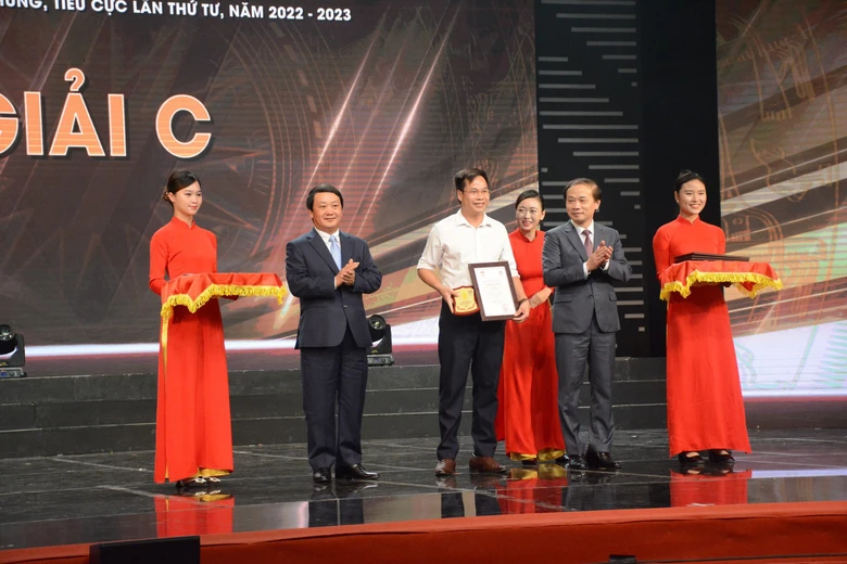 Tham gia hưởng ứng Giải b&aacute;o ch&iacute; to&agrave;n quốc ph&ograve;ng, chống tham nhũng, ti&ecirc;u cực lần thứ 5- Ảnh 1.