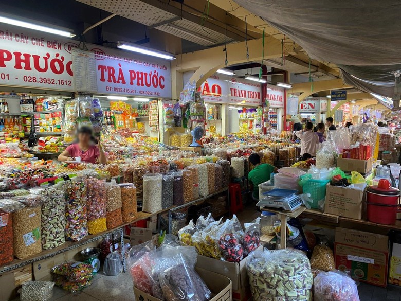 TP.HCM: Thực phẩm bẩn, lậu vẫn bủa v&acirc;y người ti&ecirc;u d&ugrave;ng- Ảnh 2.