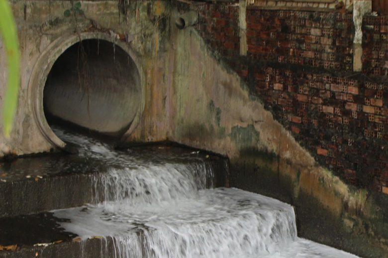 Đồng Nai: X&aacute;c minh nguồn nước sủi bọt trắng c&oacute; m&ugrave;i h&ocirc;i nồng tr&ecirc;n suối B&agrave; L&uacute;a- Ảnh 2.