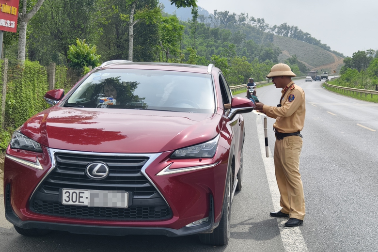 H&agrave; Nội: Nhiều t&agrave;i xế chạy qu&aacute; tốc độ bị phạt nặng- Ảnh 2.