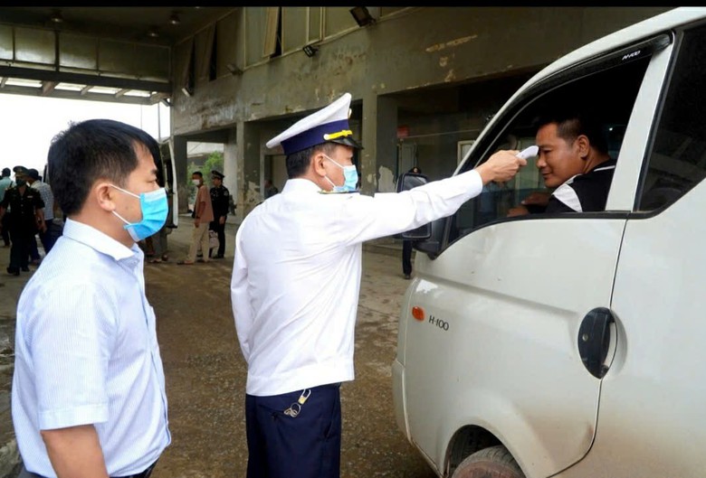 Covid-19 b&ugrave;ng ph&aacute;t ở một số nước, H&agrave; Tĩnh tăng cường gi&aacute;m s&aacute;t cửa khẩu Cầu Treo- Ảnh 1.