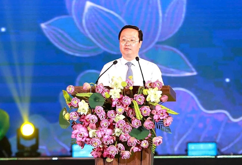 Khai mạc Lễ hội L&agrave;ng Sen năm 2025 v&agrave; kh&aacute;nh th&agrave;nh tượng đ&agrave;i &ldquo;B&aacute;c Hồ về thăm qu&ecirc;&rdquo;- Ảnh 2.