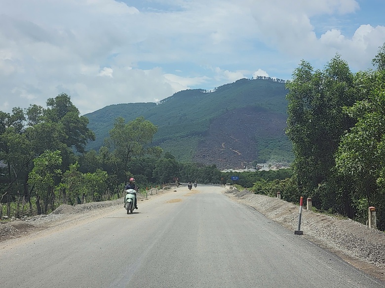 H&agrave; Tĩnh: Khẩn trương sửa chữa nhiều vị tr&iacute; hư hỏng tr&ecirc;n tuyến đường ven biển- Ảnh 3.