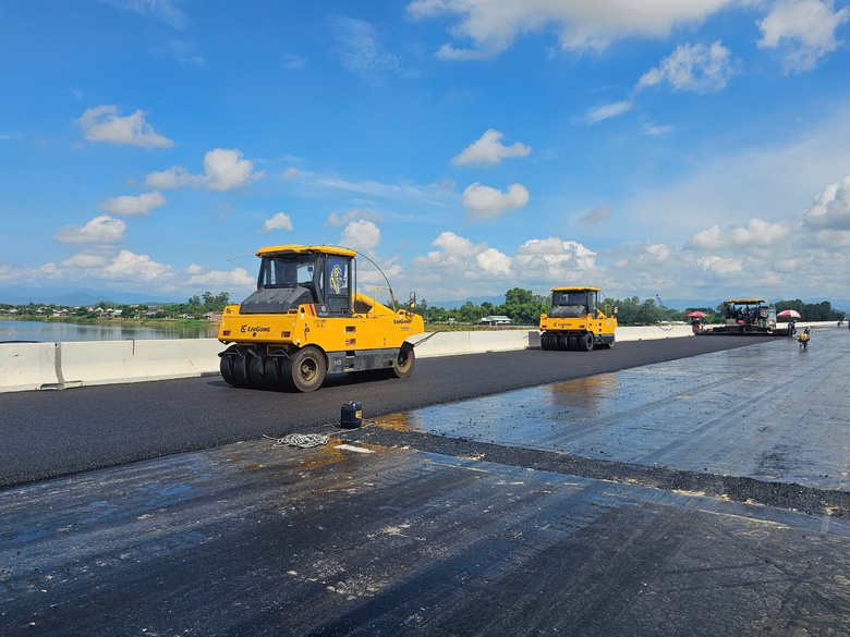 Thứ trưởng Bộ Xây dựng: Nỗ lực thông tuyến cao tốc Hoài Nhơn - Quy Nhơn trước 19/8- Ảnh 3. Thứ trưởng Bộ Xây dựng: Nỗ lực thông tuyến cao tốc Hoài Nhơn - Quy Nhơn trước 19/8- Ảnh 3.