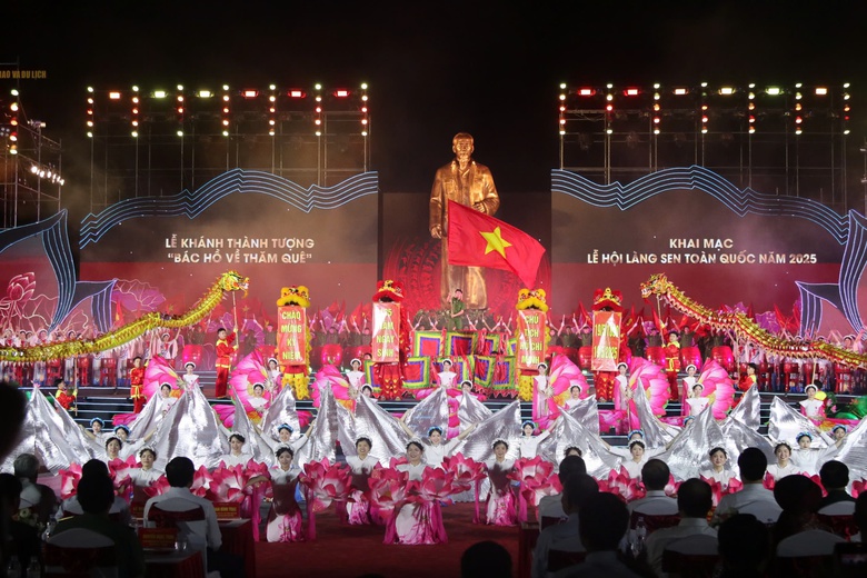 Khai mạc Lễ hội L&agrave;ng Sen năm 2025 v&agrave; kh&aacute;nh th&agrave;nh tượng đ&agrave;i &ldquo;B&aacute;c Hồ về thăm qu&ecirc;&rdquo;- Ảnh 6.