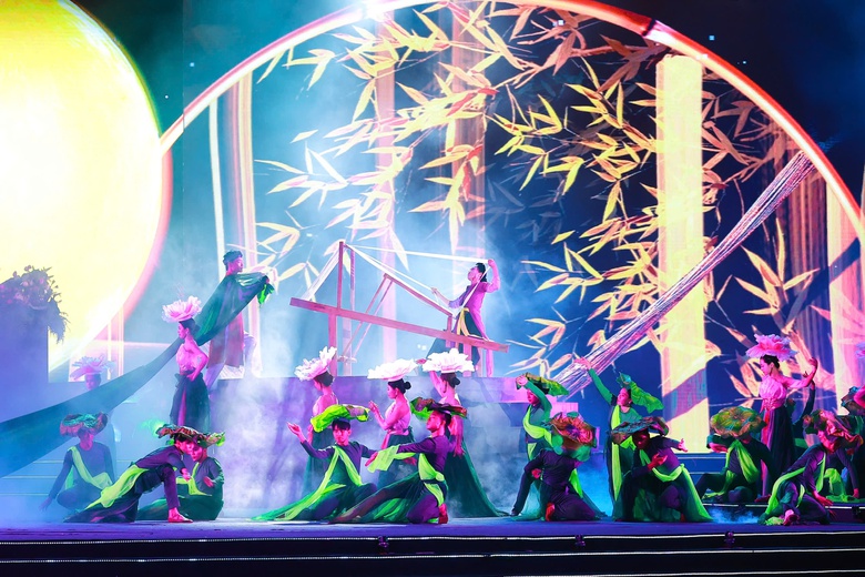 Khai mạc Lễ hội L&agrave;ng Sen năm 2025 v&agrave; kh&aacute;nh th&agrave;nh tượng đ&agrave;i &ldquo;B&aacute;c Hồ về thăm qu&ecirc;&rdquo;- Ảnh 7.