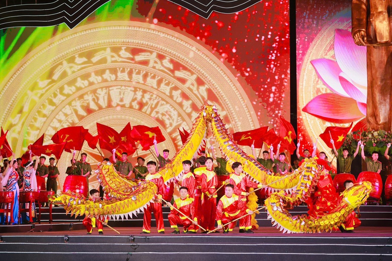 Khai mạc Lễ hội L&agrave;ng Sen năm 2025 v&agrave; kh&aacute;nh th&agrave;nh tượng đ&agrave;i &ldquo;B&aacute;c Hồ về thăm qu&ecirc;&rdquo;- Ảnh 9.