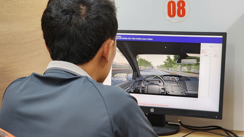 CSGT H&ograve;a B&igrave;nh lần đầu tổ chức s&aacute;t hạch GPLX &ocirc; t&ocirc;- Ảnh 9.