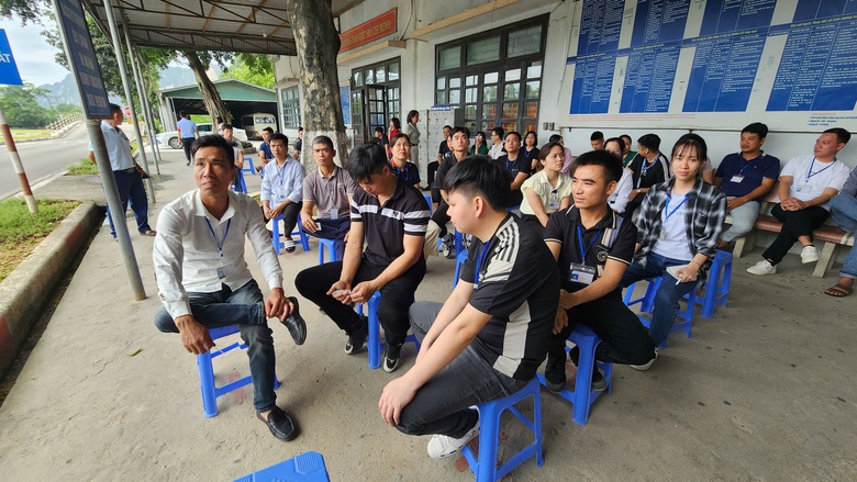 CSGT H&ograve;a B&igrave;nh lần đầu tổ chức s&aacute;t hạch GPLX &ocirc; t&ocirc;- Ảnh 1.