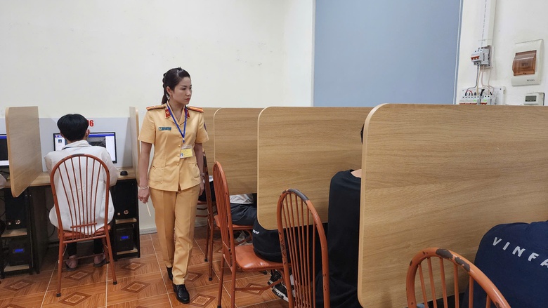 CSGT H&ograve;a B&igrave;nh lần đầu tổ chức s&aacute;t hạch GPLX &ocirc; t&ocirc;- Ảnh 14.