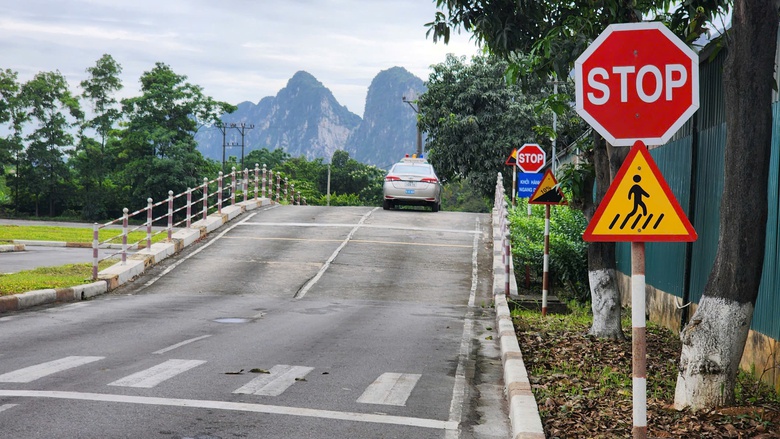 CSGT H&ograve;a B&igrave;nh lần đầu tổ chức s&aacute;t hạch GPLX &ocirc; t&ocirc;- Ảnh 20.