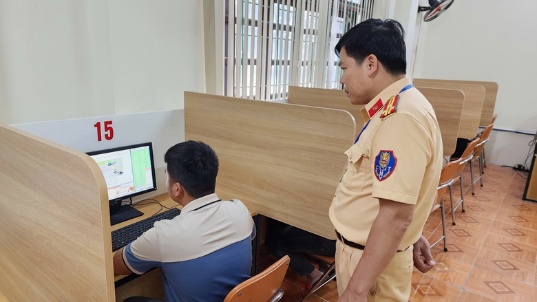 CSGT H&ograve;a B&igrave;nh lần đầu tổ chức s&aacute;t hạch GPLX &ocirc; t&ocirc;- Ảnh 23.