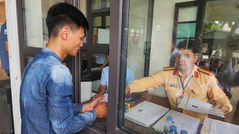 CSGT H&ograve;a B&igrave;nh lần đầu tổ chức s&aacute;t hạch GPLX &ocirc; t&ocirc;- Ảnh 32.