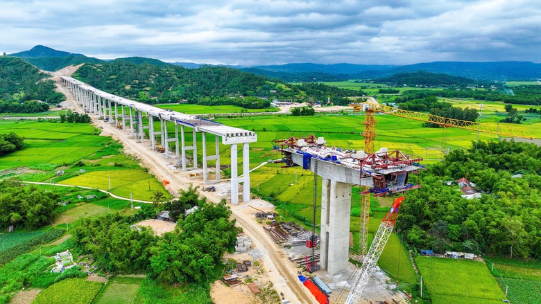 Tuyệt đối kh&ocirc;ng để chậm tiến độ cao tốc Quy Nhơn - Ch&iacute; Thạnh- Ảnh 3.